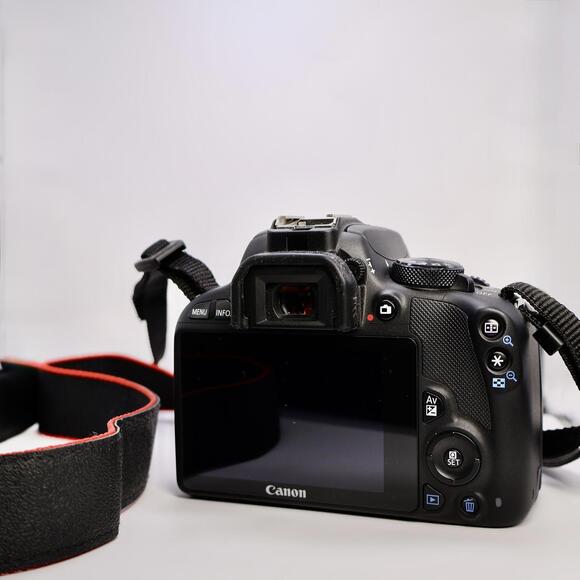 Canon DSLR SL1 Camera with 3 Lenses, Batteries and Bags - Excellent! - Picture 2 of 9